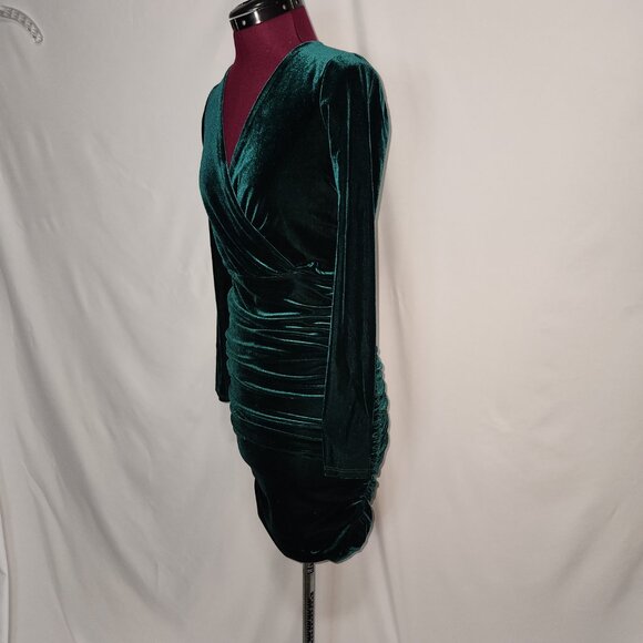 Q2 Green Velvet Ruched Bodycon Dress - Size M - Picture 4 of 12